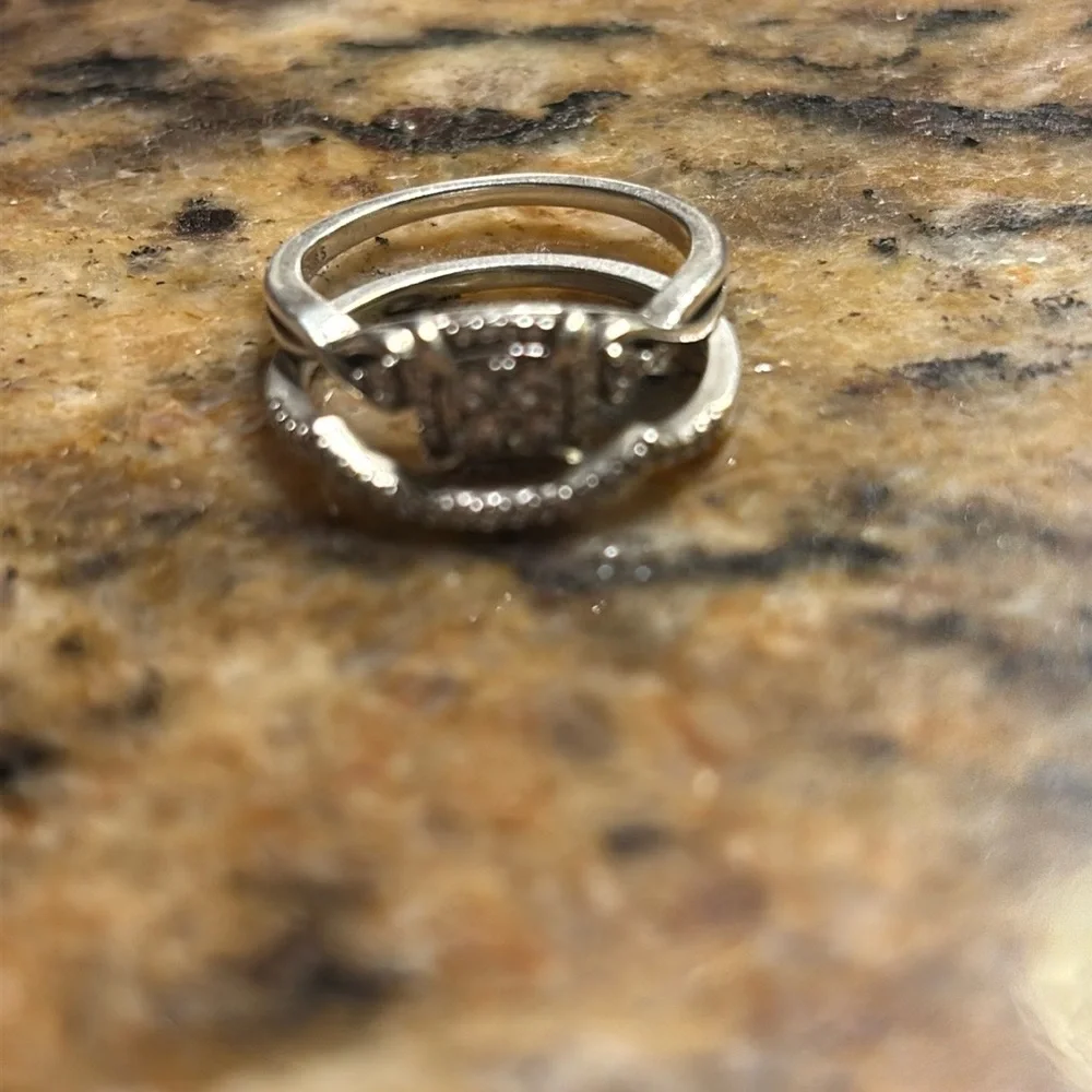 Elegant Silver Diamond Ring Set - Picture 7 of 9